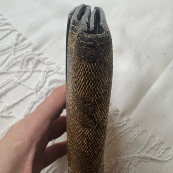 Gucci Monogram Wallet with Heart - Picture 14 of 17